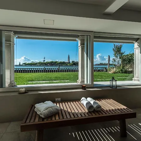 Villa Ca' Delle Contesse - On Lagoon With Private Dock And Spectacular View *