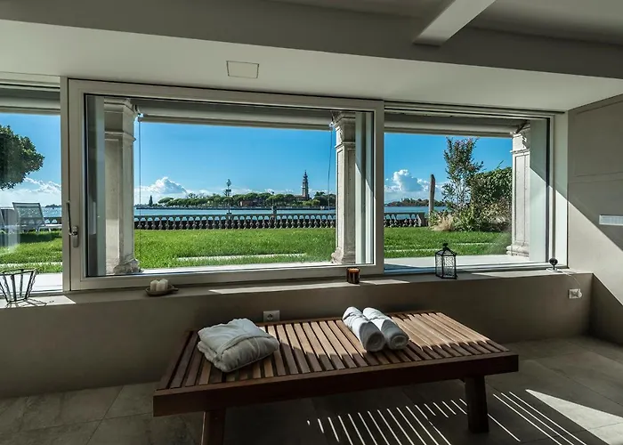 Villa Ca' Delle Contesse - On Lagoon With Private Dock And Spectacular View *
