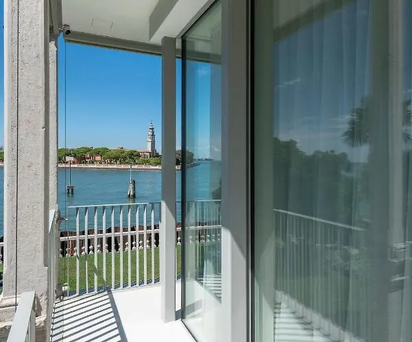 Villa Ca' Delle Contesse - On Lagoon With Private Dock And Spectacular View