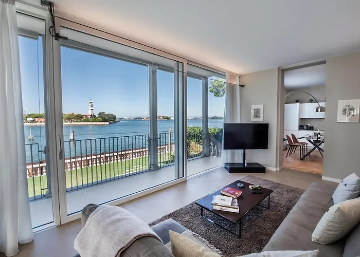 Villa Ca' Delle Contesse - On Lagoon With Private Dock And Spectacular View Lido di Venezia